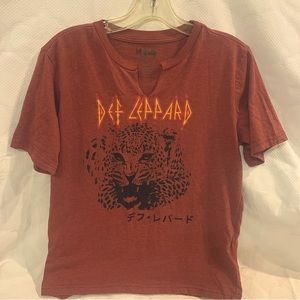 Def Leppard Extra Large (18)- women’s Graphic Short Sleeve Tshirt maroon color